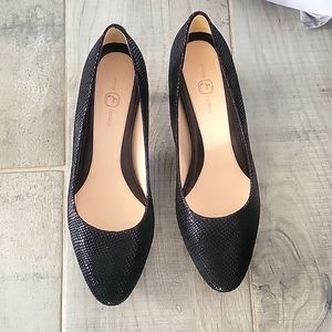 Emme Cadeau black 2.5 inch heel  new without box